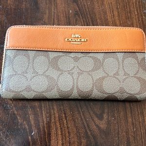 Coach wallet burnt orange with logo